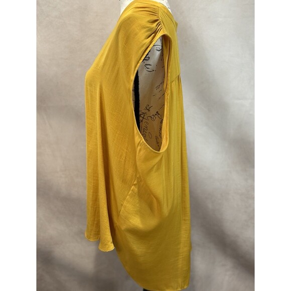 Women’s Vince Camuto Sleeveless V-Neck Rumpled Gold Satin Blouse Size 3X - Picture 3 of 5